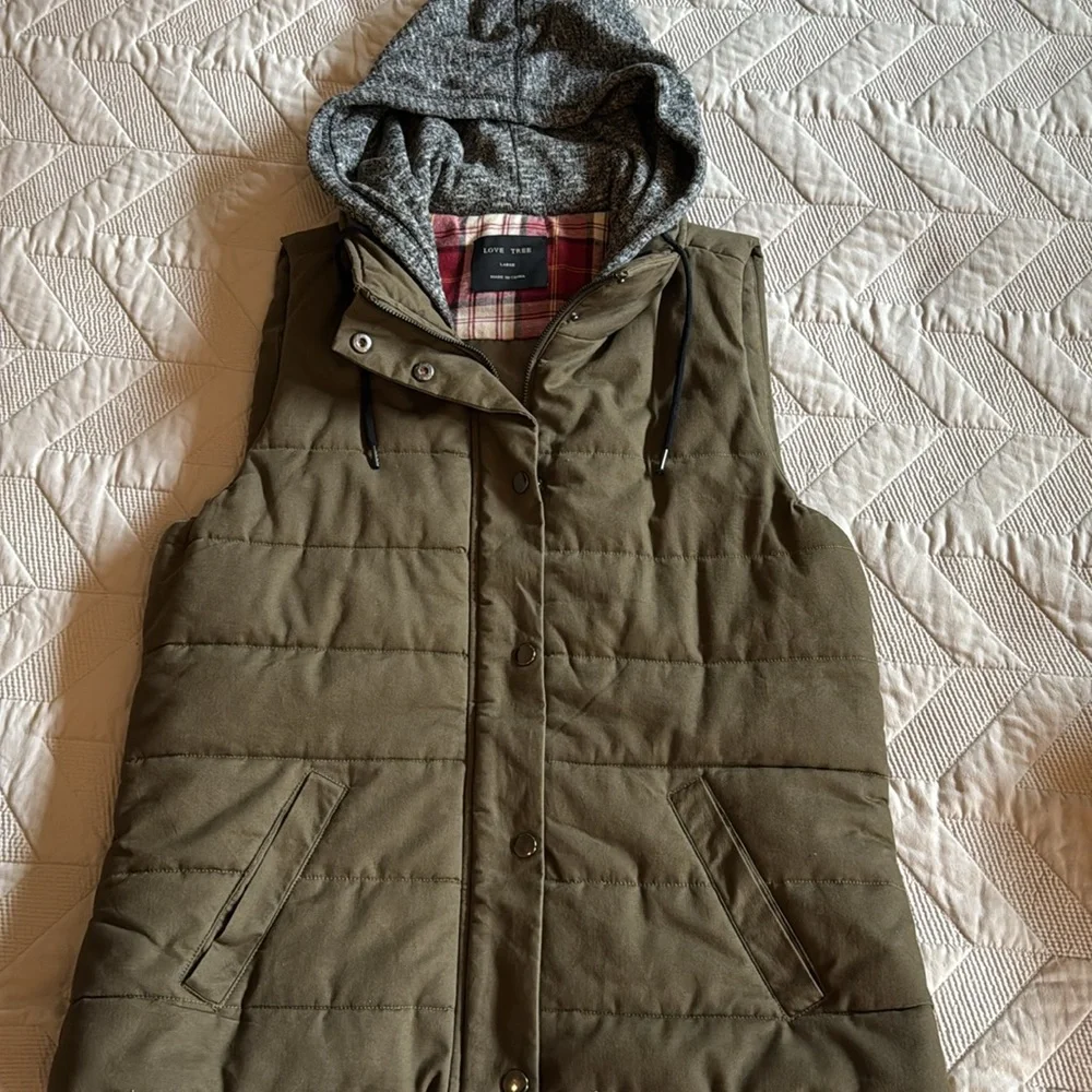 Love Tree Olive Green Hooded Vest - Picture 2 of 3